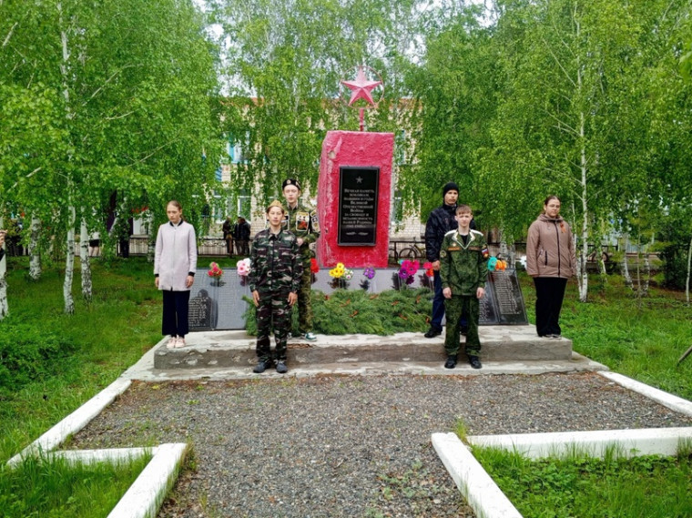 Торжественная линейка, посвященная 79-ой годовщине Победы в Великой Отечественной войне..